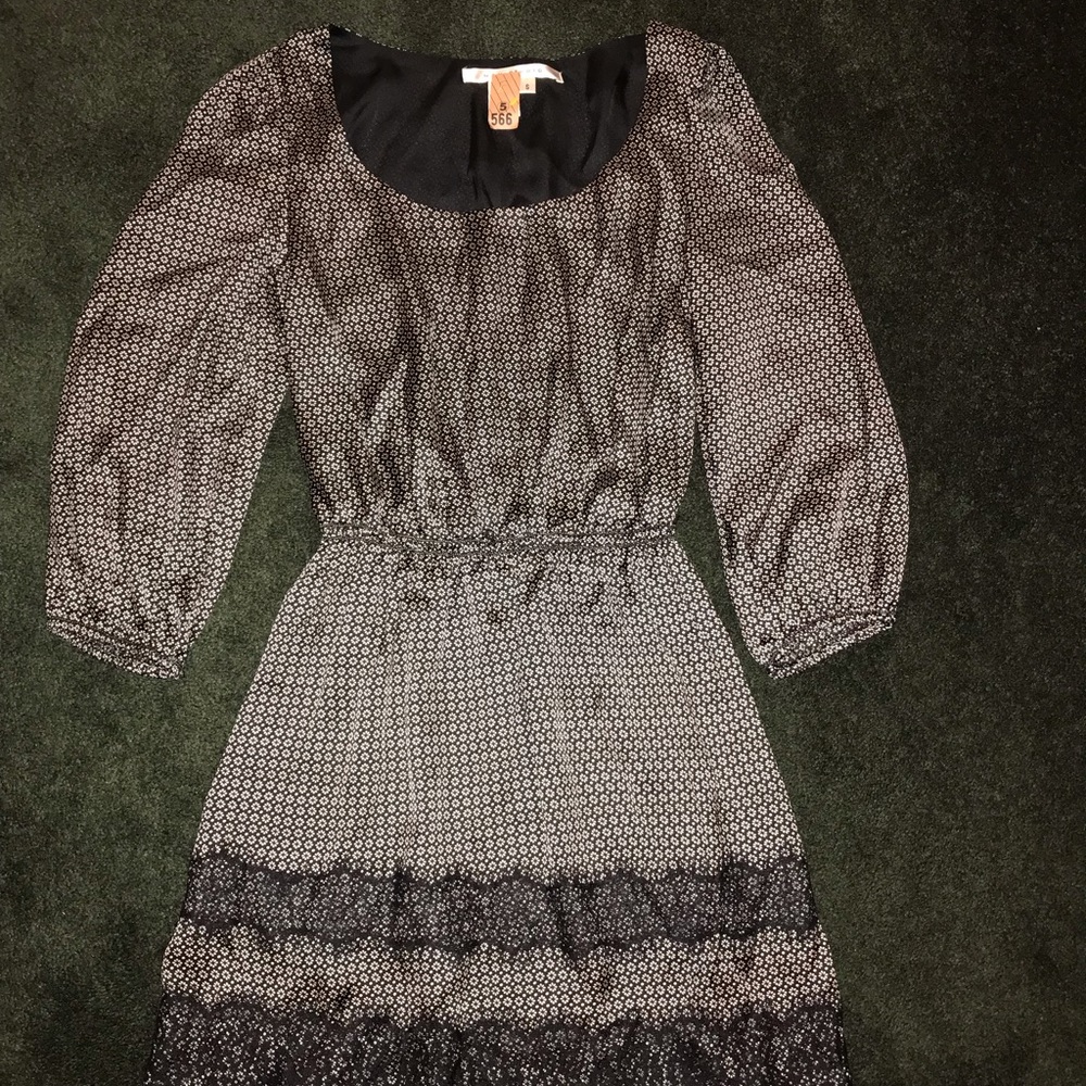 Beautiful MAX STUDIO Dress Size Small